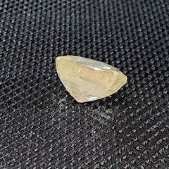 Natural Sri Lankan / Ceyloni Yellow Sapphire - 7.77 Carat