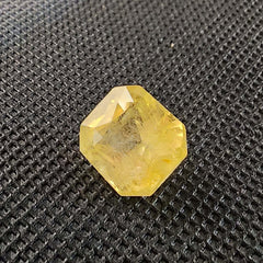Natural Sri Lankan / Ceyloni Yellow Sapphire - 11.45 Carat