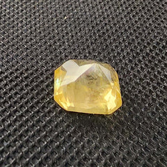 Natural Sri Lankan / Ceyloni Yellow Sapphire - 11.45 Carat