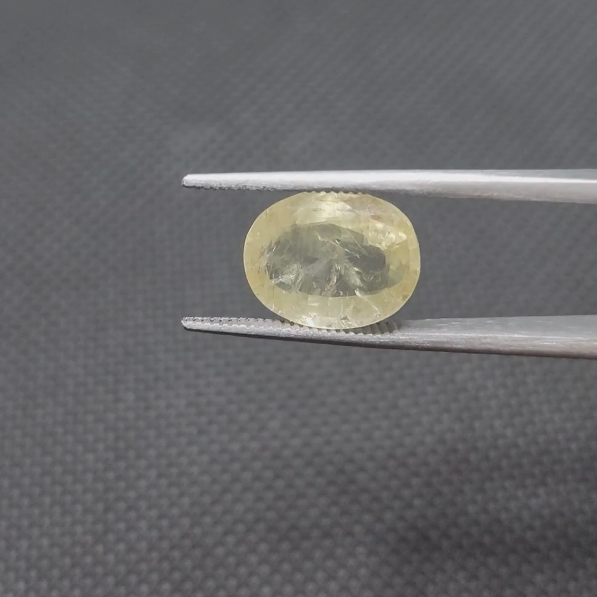 Natural Sri Lankan /Ceyloni Yellow Sapphire - 6.56 Carat