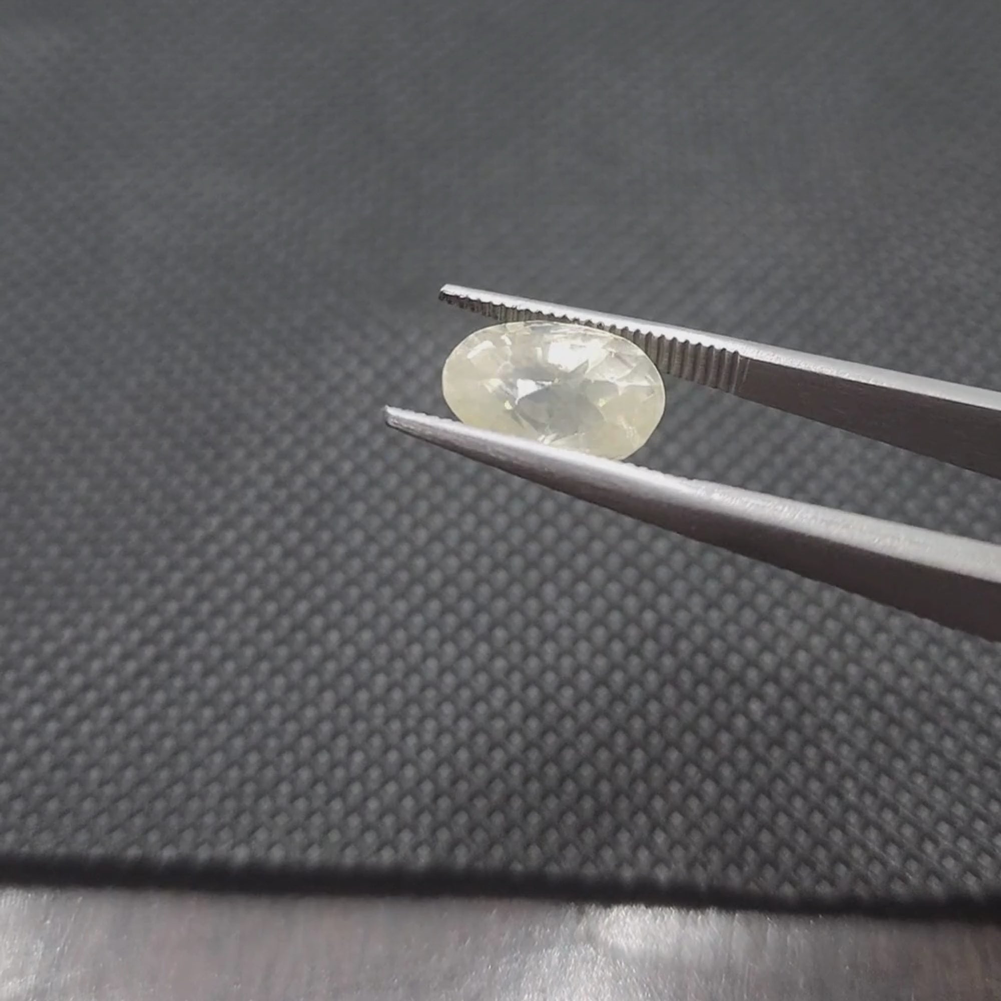 Natural Sri Lankan / Ceyloni Yellow Sapphire - 5.49 Carat